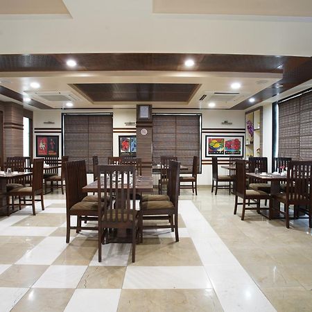 Spree Hotel Jaipur Bagian luar foto