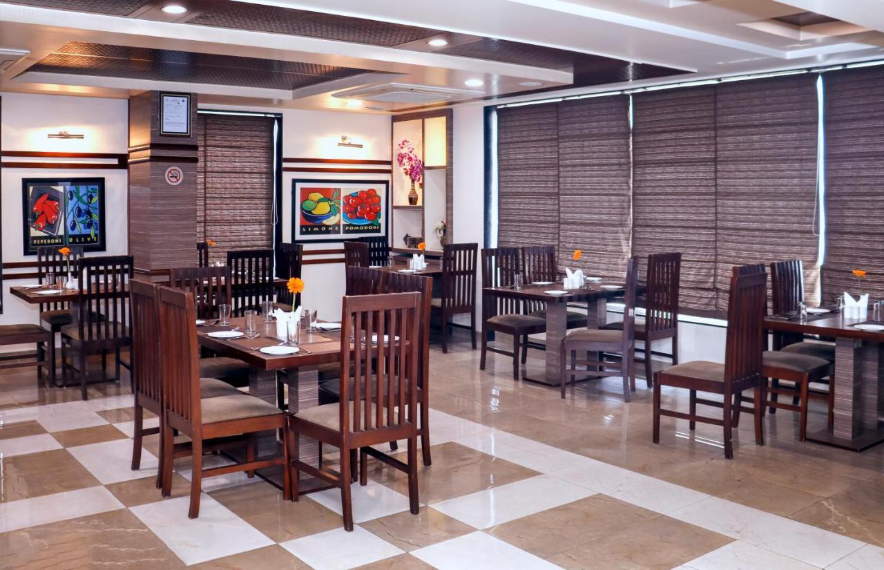 Spree Hotel Jaipur Bagian luar foto