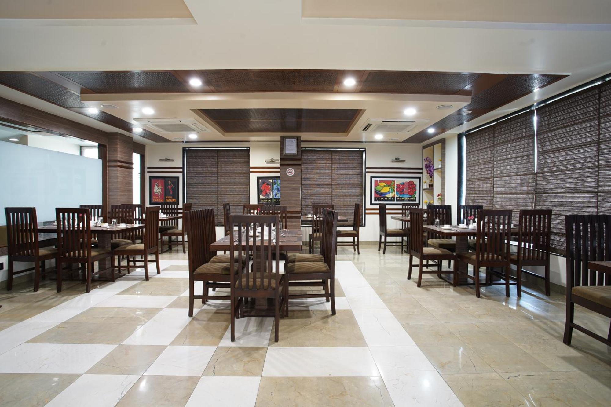Spree Hotel Jaipur Bagian luar foto